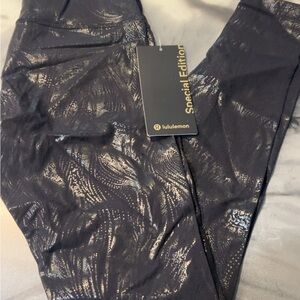 NWT Lululemon fun, Black Leggings! Sz 6